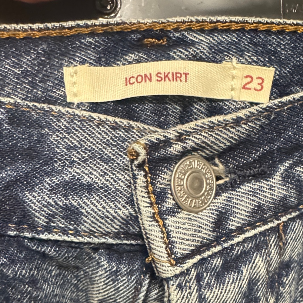 Levi's Denim Skirt ICON Stretch Worn Once EXC LIKE NEW CONDITION - Picture 11 of 17